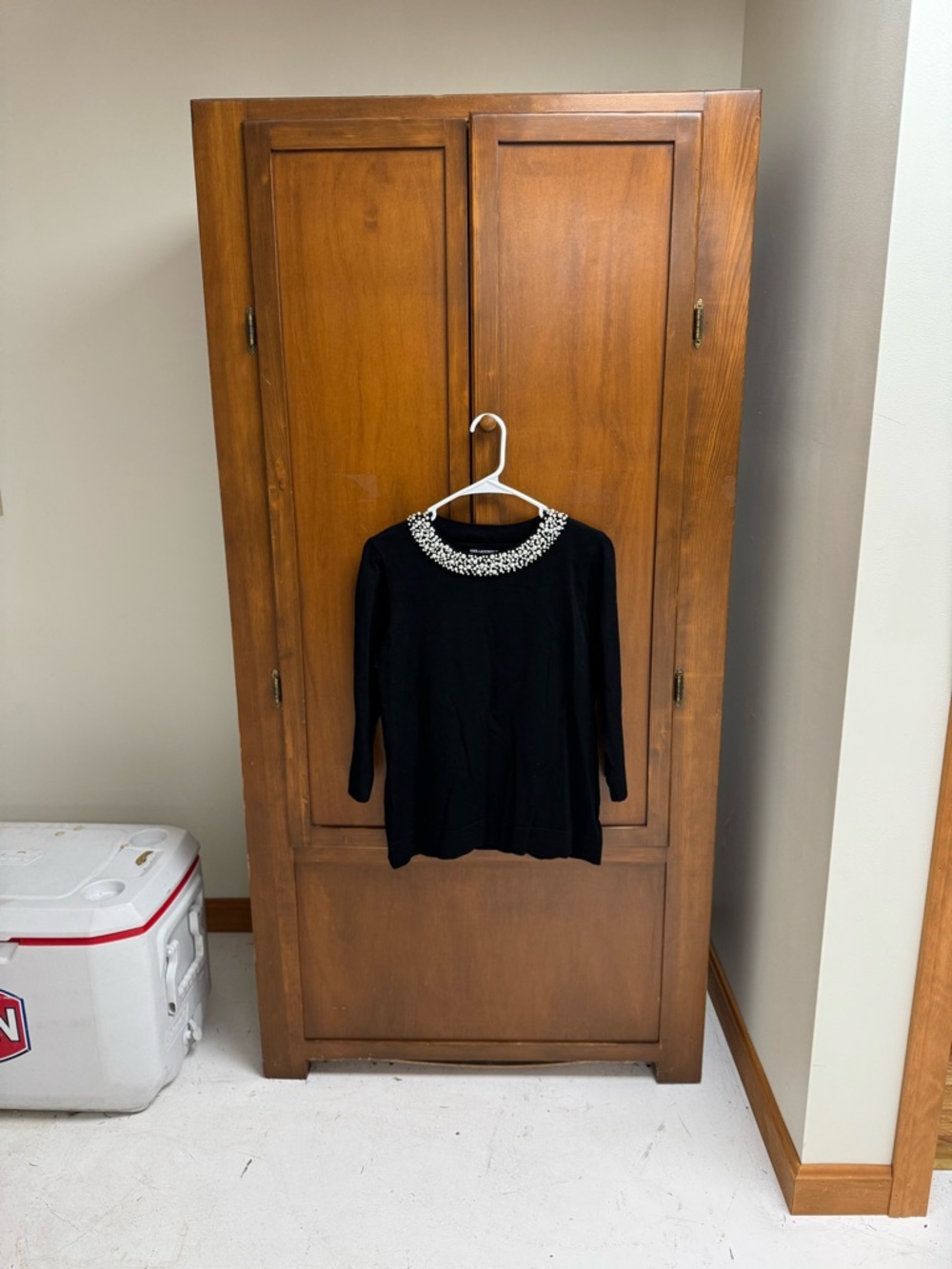 Karl Lagerfeld Paris black rayon knit sweater Beaded Pearl Collar medium